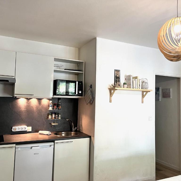 LE GEROUDIS - Studio centre ville - plage -clim - Monolocale - 2