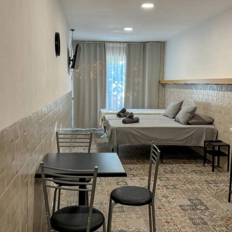 Apartamentos La Ruta - Quadruple Room with Terrace - 2