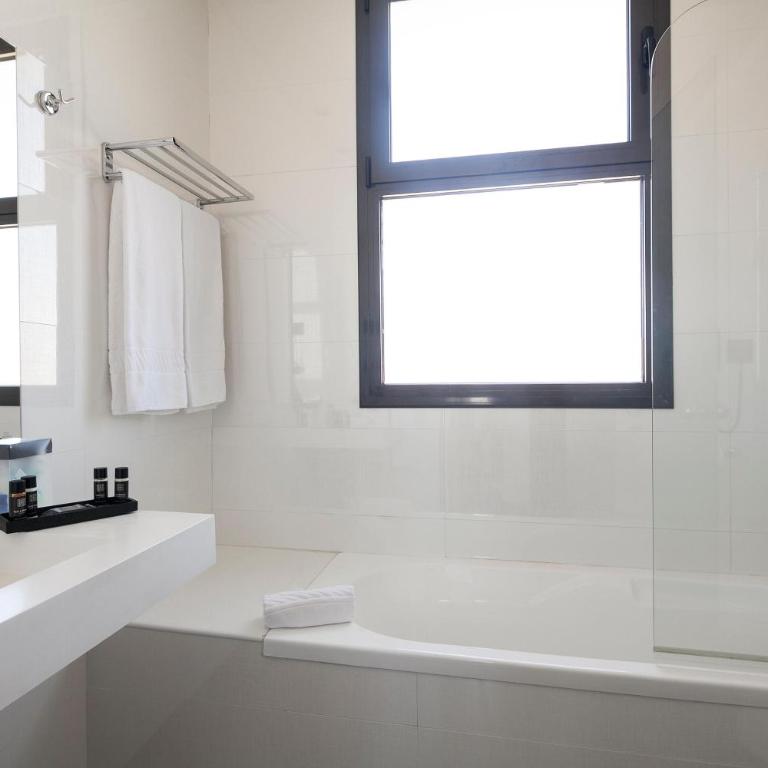 Hotel Best 4 Barcelona - Superior Double Room - 11