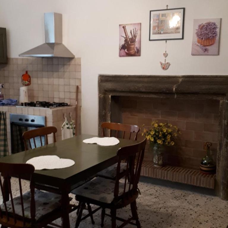 LA CASA SOTTO IL CASTELLO - Appartamento con 2 Camere da Letto - 30