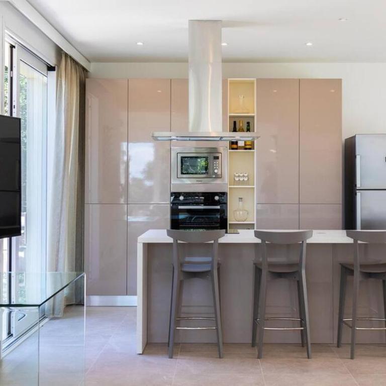Modern villa with heated pool and sauna - Villa - 34