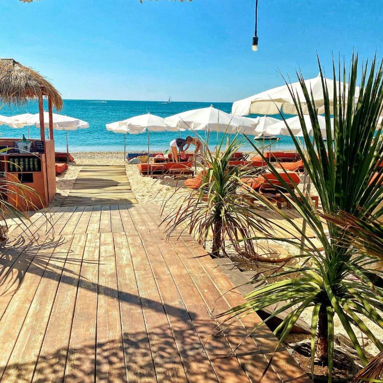 Appartement 1ere ligne piscine terrasse au bord de la plage front de mer avec vélos - Appartement 2 Chambres - 85