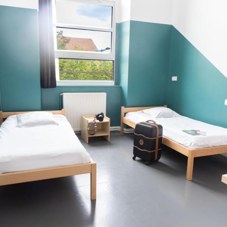 Auberge de Jeunesse HI Amiens - Habitación Doble con baño - 2 camas - 4