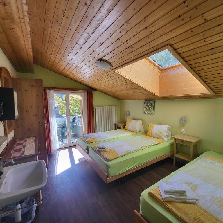 Pension Heino - Dreibettzimmer - 4