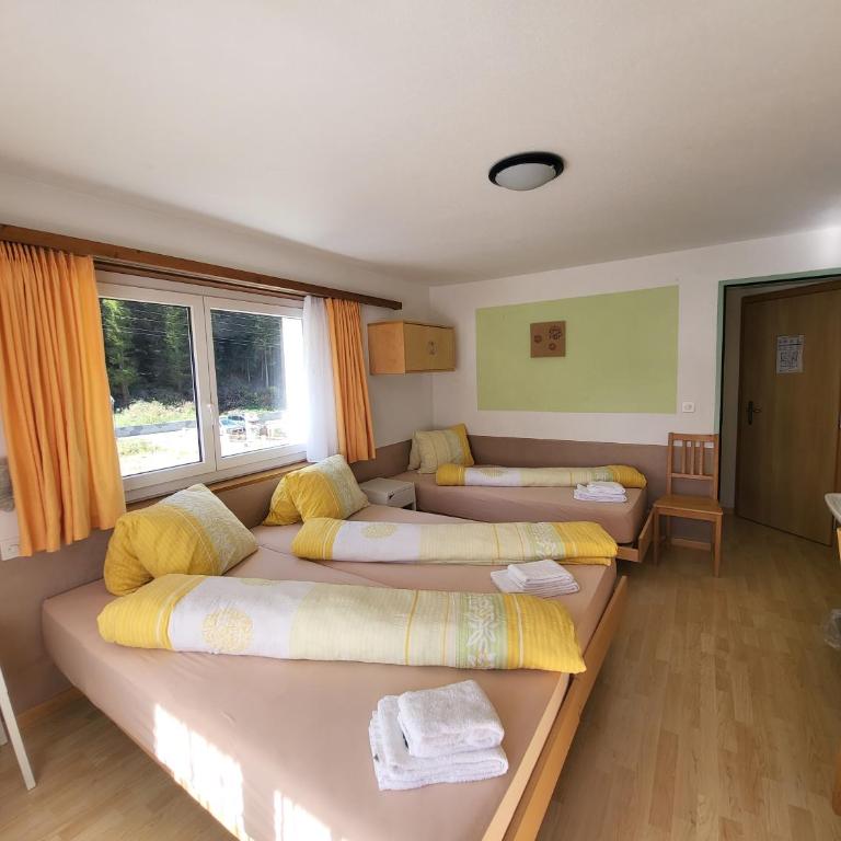 Pension Heino - Dreibettzimmer - 2