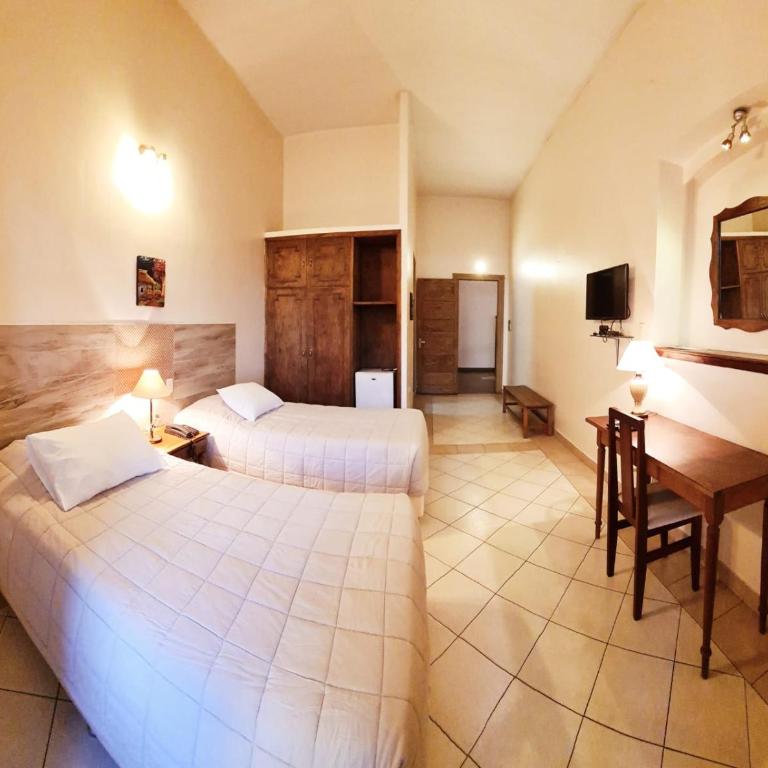 Asuncion Palace - Twin Room - 4