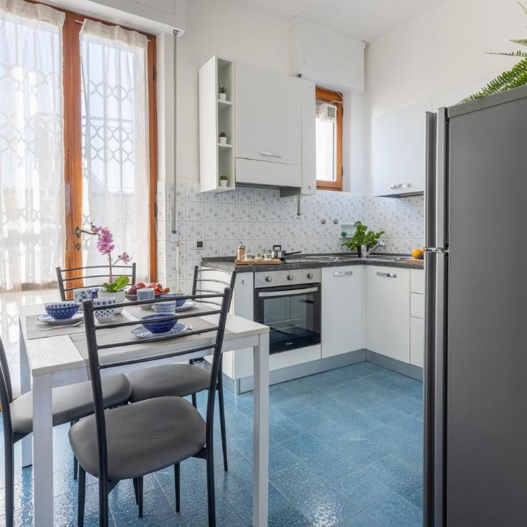 GuestHost - Pisa Quiet and Bright Flats with Balcony - Two-Bedroom Apartment - 8