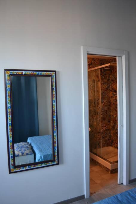 B&B Charming House - Camera Deluxe Matrimoniale con Vista Mare - 2