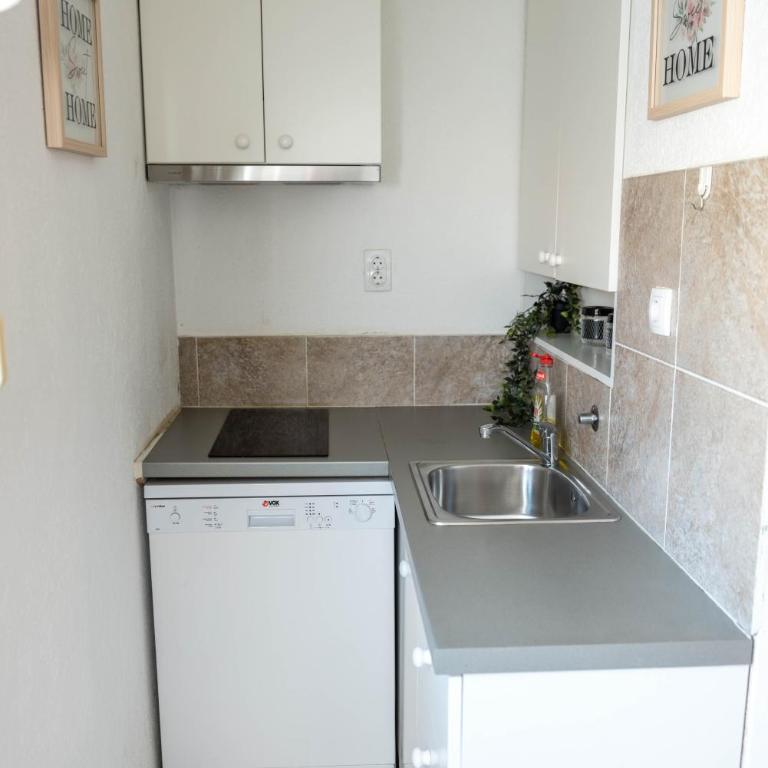 Sweet House Parlament - Three-Bedroom Apartment - 11