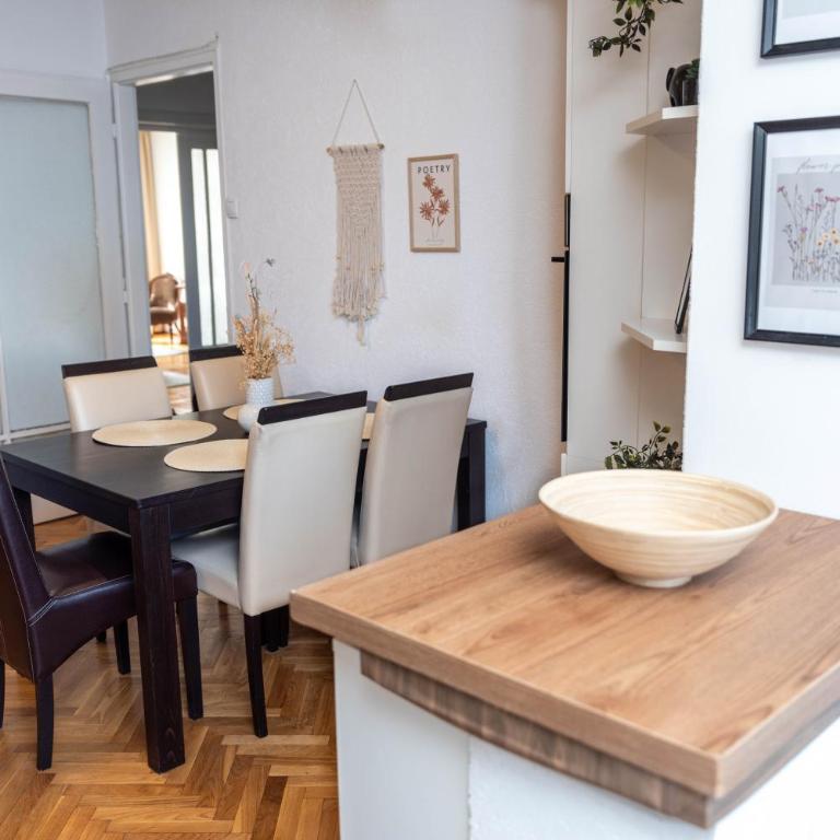 Sweet House Parlament - Three-Bedroom Apartment - 5