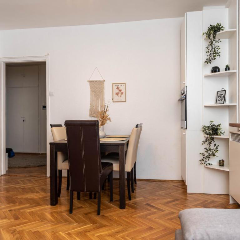 Sweet House Parlament - Three-Bedroom Apartment - 6