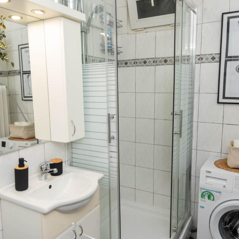 Sweet House Parlament - Three-Bedroom Apartment - 32