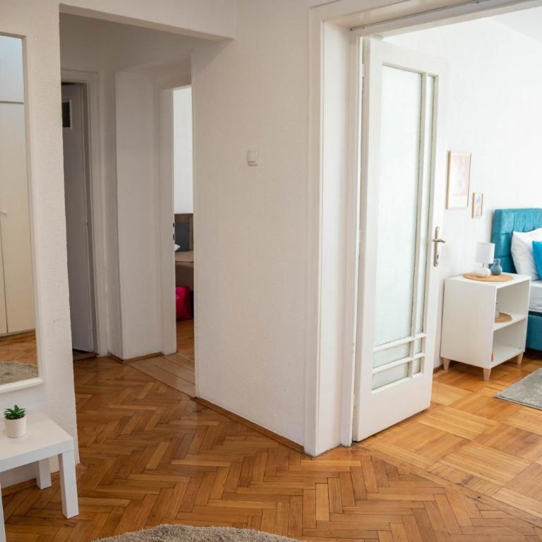 Sweet House Parlament - Three-Bedroom Apartment - 34