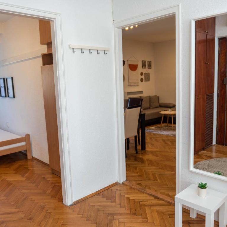 Sweet House Parlament - Three-Bedroom Apartment - 35