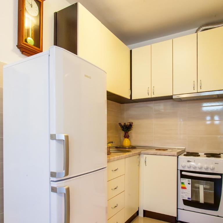 Apartments Ljubica - Two-Bedroom Apartment - 13