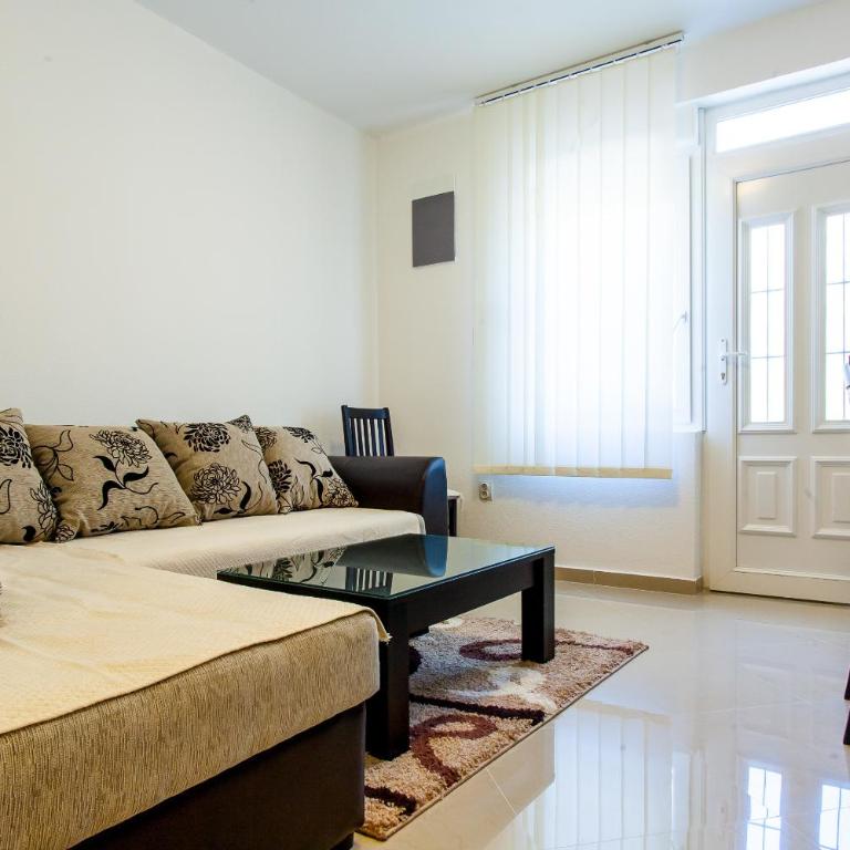 Apartments Ljubica - Two-Bedroom Apartment - 11