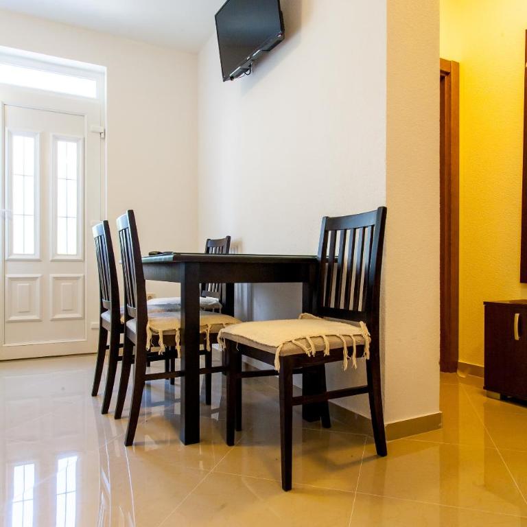 Apartments Ljubica - Two-Bedroom Apartment - 15
