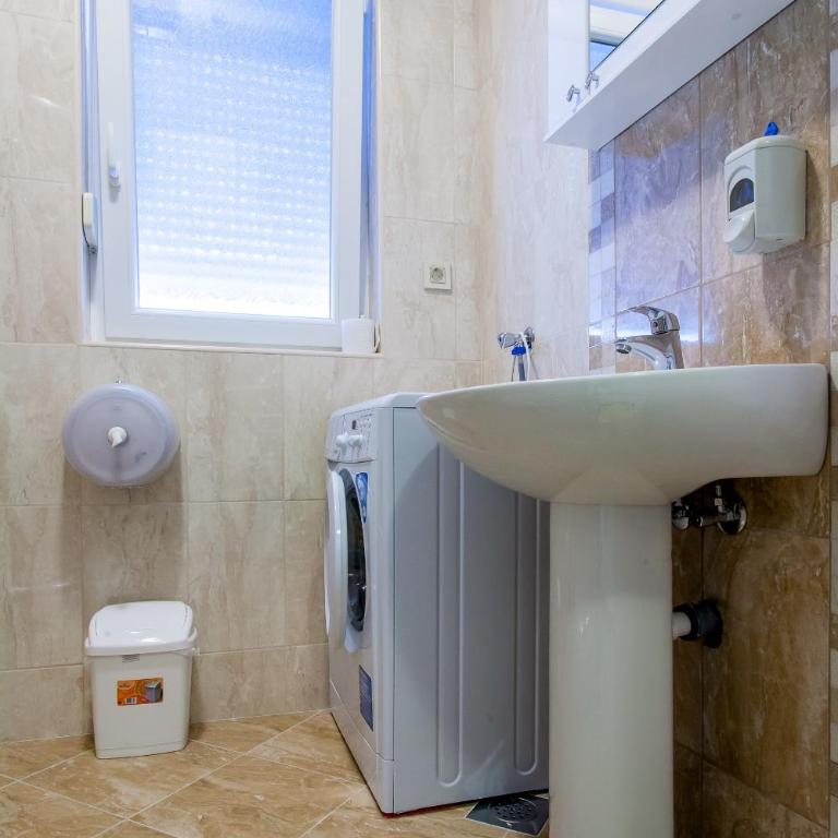 Apartments Ljubica - Two-Bedroom Apartment - 17
