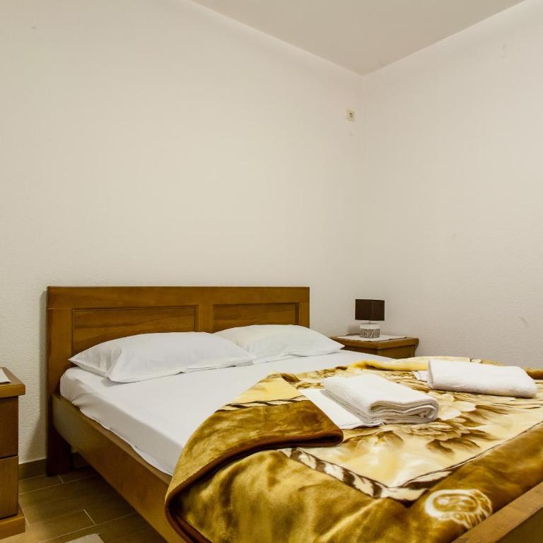 Apartments Ljubica - Two-Bedroom Apartment - 12