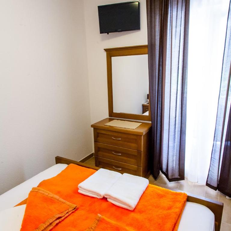 Apartments Ljubica - Two-Bedroom Apartment - 23