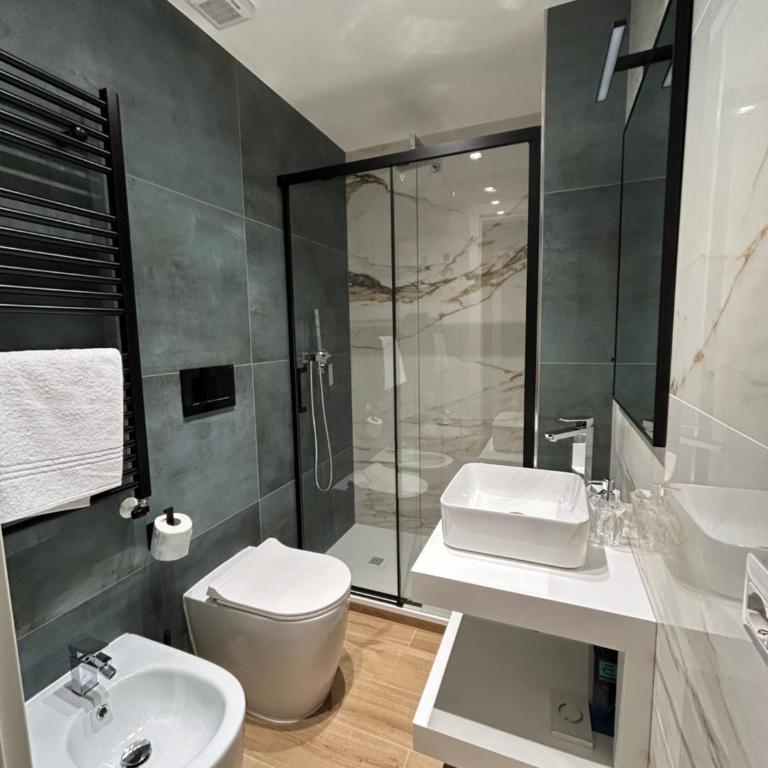 Roma Nostra Luxury B&B - Camera Quadrupla con Bagno Privato - 5