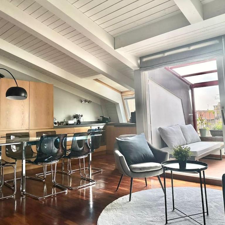 Penthouse with Patio & 2 Baths, 10 Min to Duomo - Appartamento con 2 Camere da Letto - 1