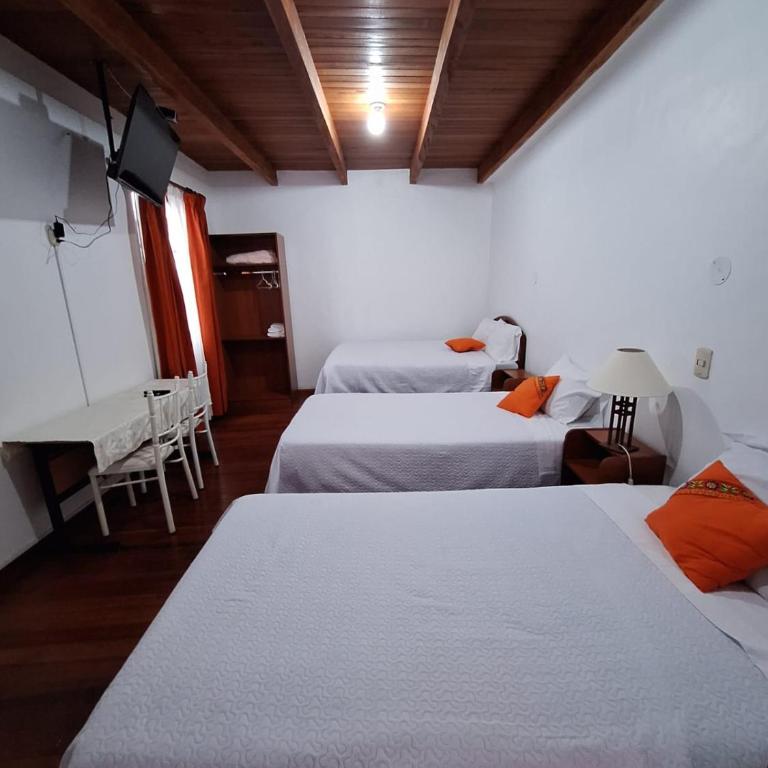 Casa Wayra Cajamarca - Classic Quadruple Room - 1