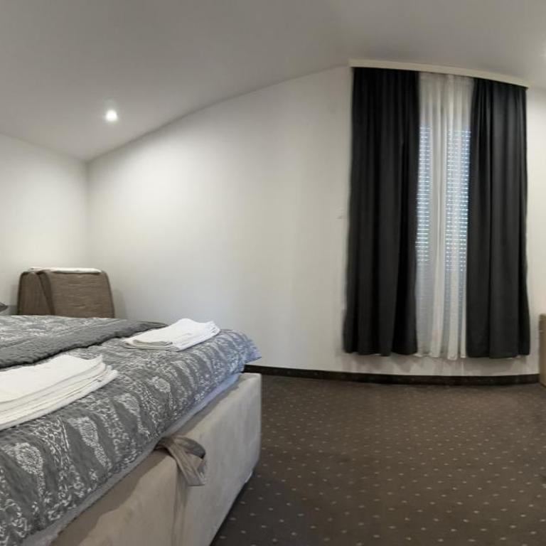 Ninkovic - Comfort Triple Room - 1