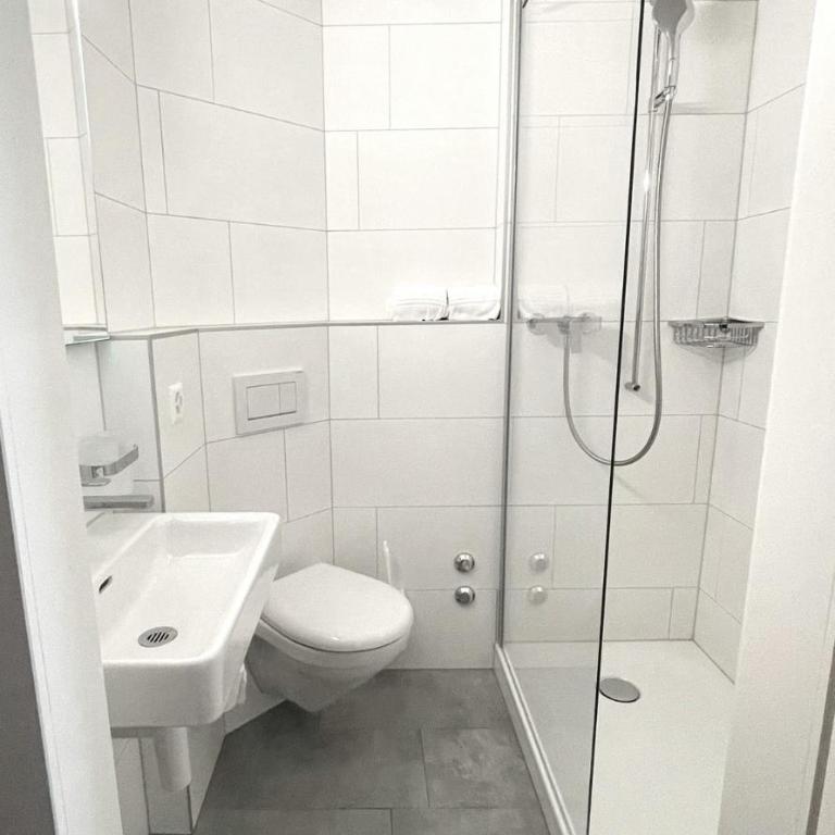 Hotel Merkur - West Station - Doppel-/Zweibettzimmer mit Bad - 6