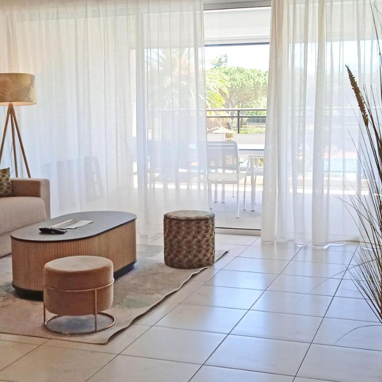 Résidence Pierre & Vacances Premium Horizon Golf - Appartement 2 Chambres avec Loggia (6 Personnes) - Vue sur Golf et Piscine - 1