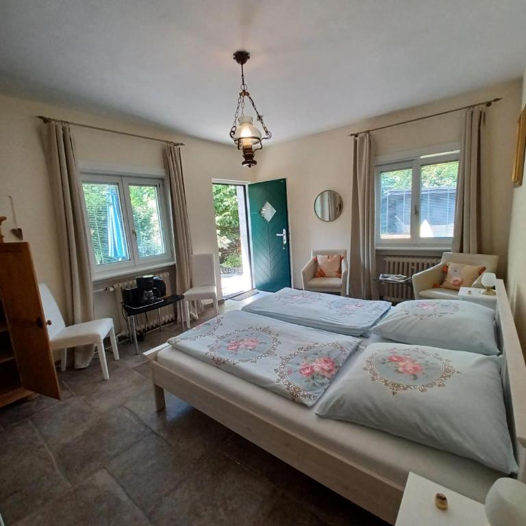 Villa Romy - 3 Gästezimmer - Standard Doppelzimmer - 4