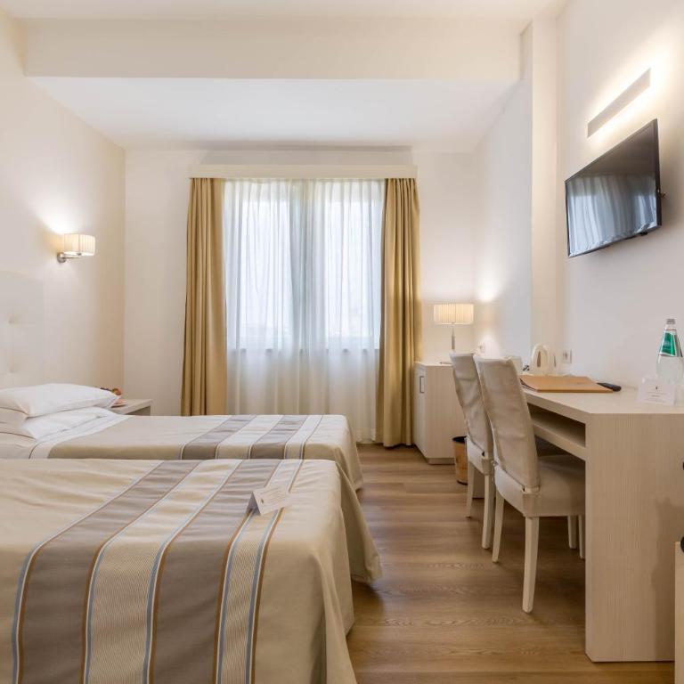 Hotel Catalunya - Camera Matrimoniale/Doppia con Letti Singoli - 5