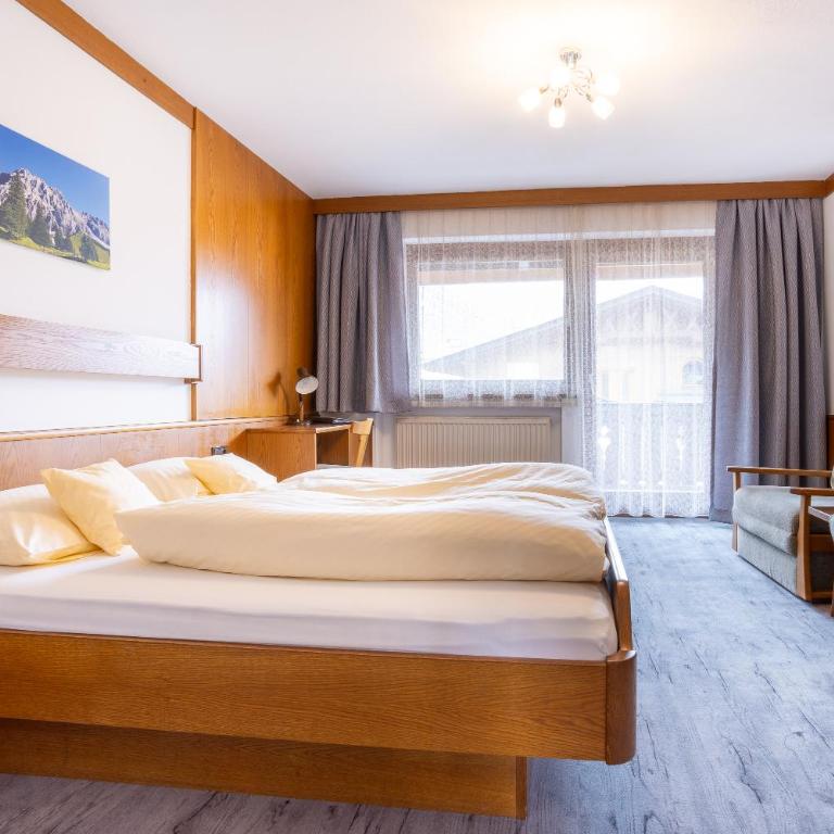 Gästehaus Wilhelmshof - Doppelzimmer mit Balkon - 2