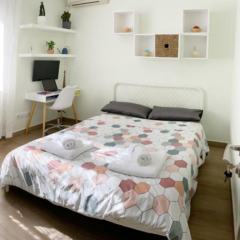 Cómoda Habitación Doble cerca de los lugares emblemáticos de Madrid - Habitación Doble - 1 o 2 camas - 1