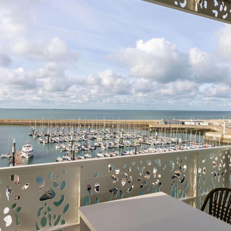 Hilton Garden Inn Le Havre Centre - Chambre Lit King-Size de Luxe avec Balcon - Vue sur Mer - 3