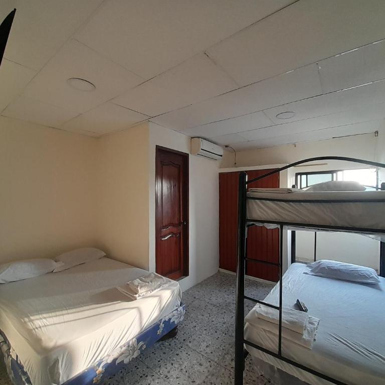 HOSTAL SAN MARINO - Habitación Triple - 1