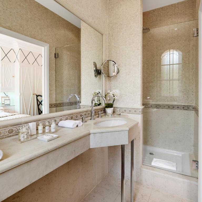 Hôtel Belles Rives - Chambre Familiale (2 Adultes + 1 Enfant) - 1