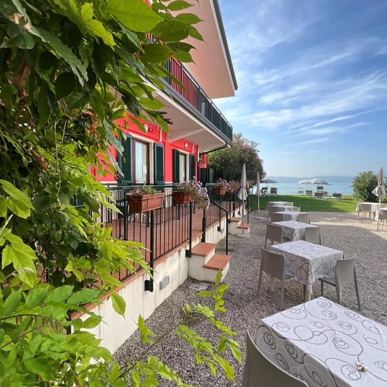 Hotel Saviola - Camera Matrimoniale Comfort con Vista Parziale sul Lago - Dependance - 4