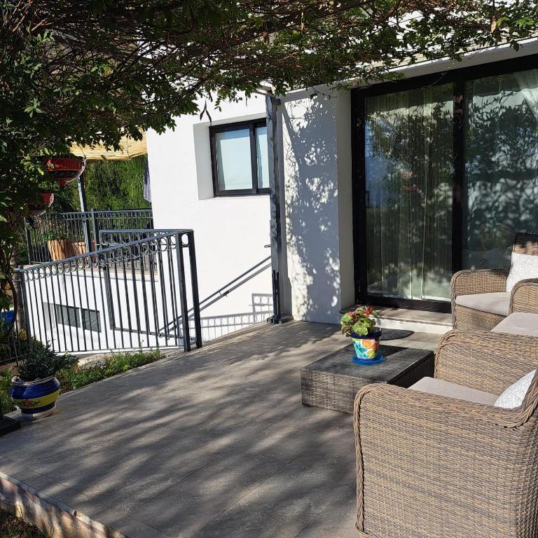 Pool-side chic studio in beautiful countryside - Villa Deluxe - 23
