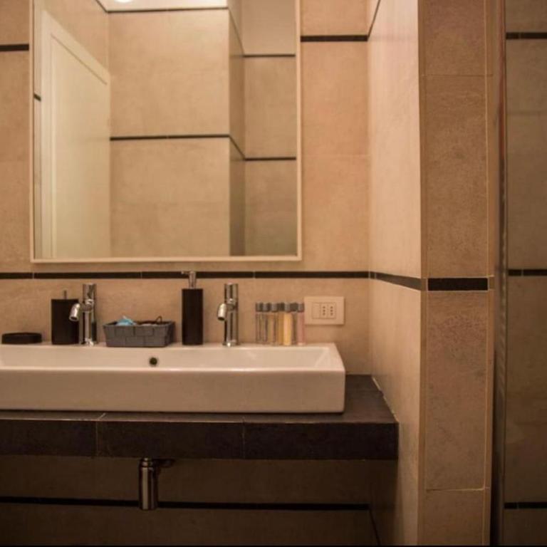 Piazza Italia Luxury Apartment - Appartamento con 2 Camere da Letto - 12