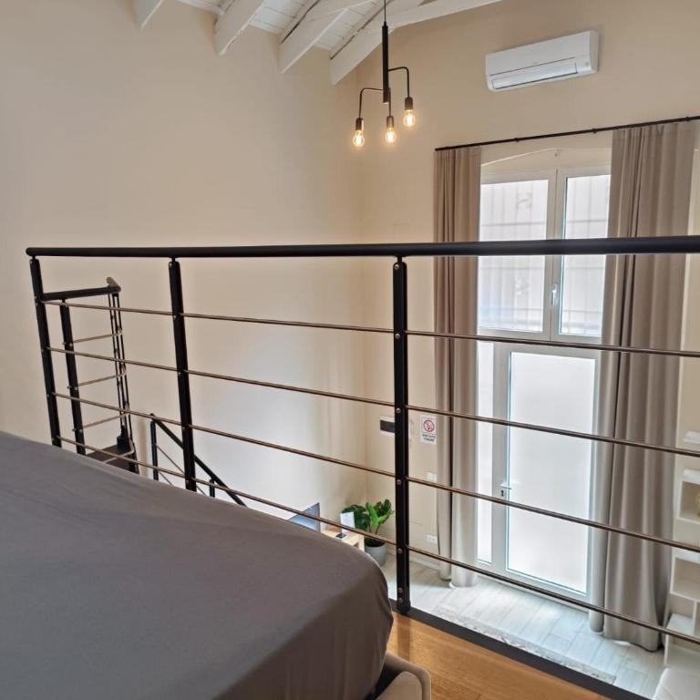 YR Apartments Bocconi- Modern Loft, 3 Min Walk to Duomo Tram - One-Bedroom House - 25