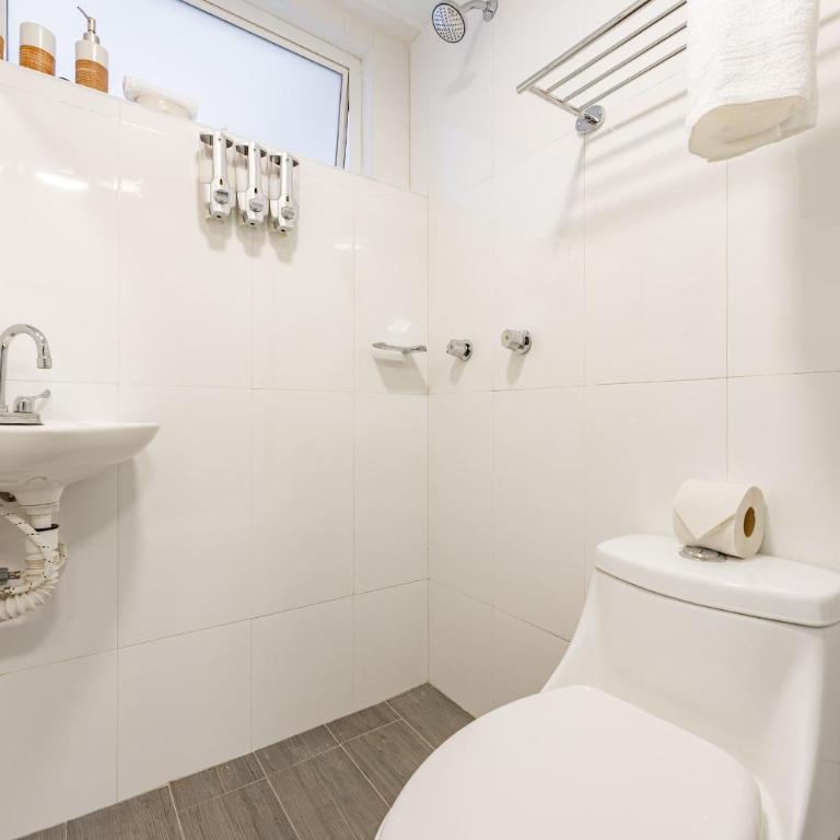 Parques Condesa Apartments by VH - Three-Bedroom Apartment - 31