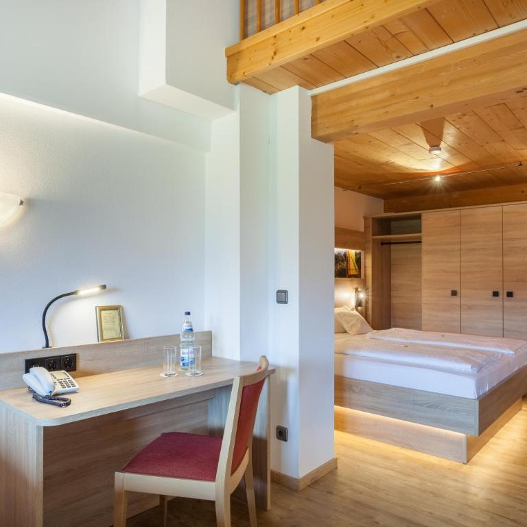 Ringhotel Nebelhornblick - Comfort Doppelzimmer mit Balkon und Bergblick - 8