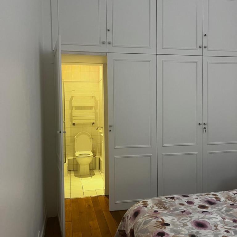 Eiffel Tower Oasis 30m from Eiffel Tower - Chambre Double avec Salle de Bains Privative - 20