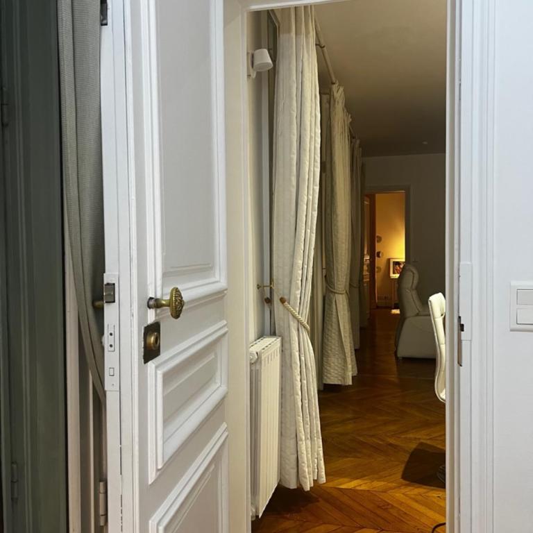 Eiffel Tower Oasis 30m from Eiffel Tower - Chambre Double avec Salle de Bains Privative - 21