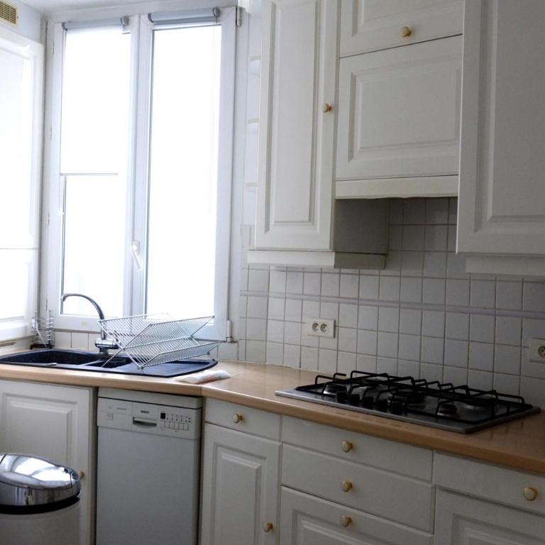 Eiffel Tower Oasis 30m from Eiffel Tower - Chambre Double avec Salle de Bains Privative - 27