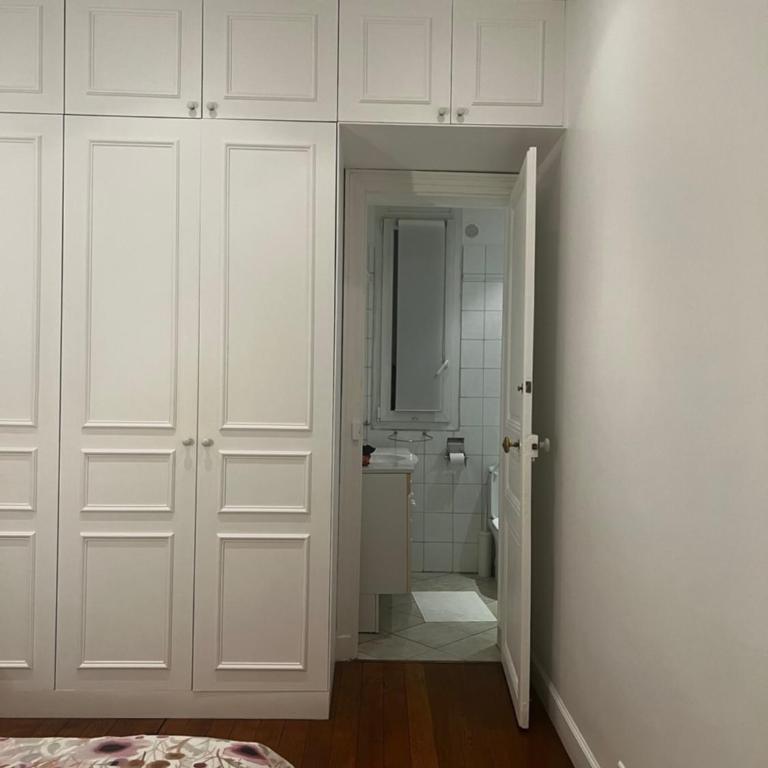 Eiffel Tower Oasis 30m from Eiffel Tower - Chambre Double avec Salle de Bains Privative - 25
