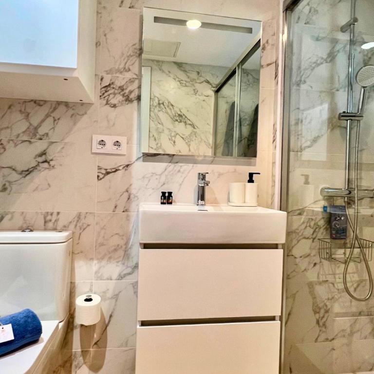 Apartamento renovado cerca de la playa - One-Bedroom Apartment - 6