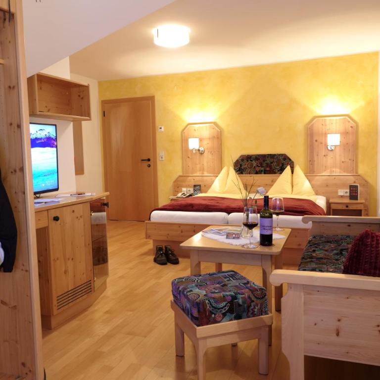 Hotel Malteinerhof - Doppelzimmer mit Bergblick - 1