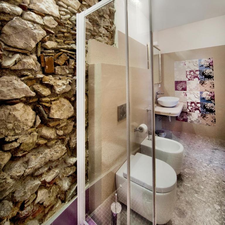 Porta Di Mezzo Luxury Suites & Rooms - Large Double Room with Sea View - 11